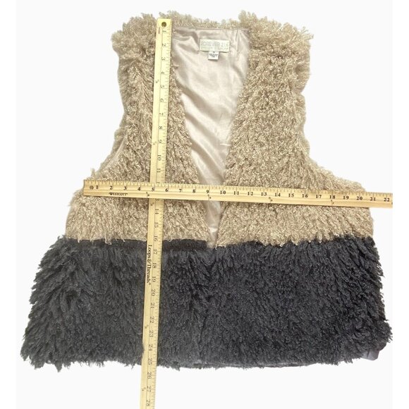Womens 1X Faux Fur Shaggy Boho Chic Fluffy Oversized 2 Tone Vest by Forever 21+ - Picture 5 of 9